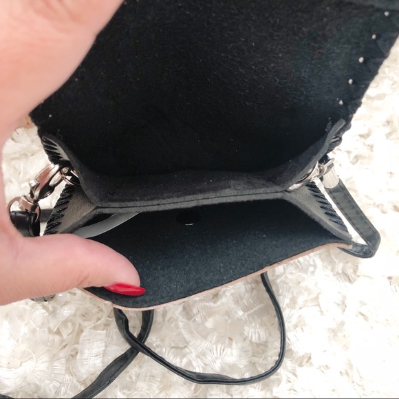 $8 or 3 for $20‼️CLEARANCE‼️Cellphone Crossbody Pouch/Wallet - Picture 3 of 8